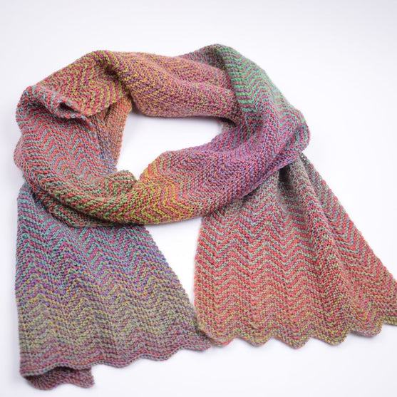 Scarf in zigzag pattern
2