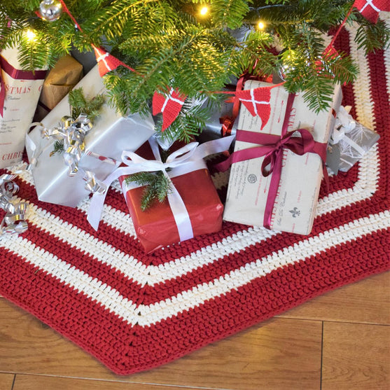 Crocheted Christmas Tree Skirt - Ribbon
1