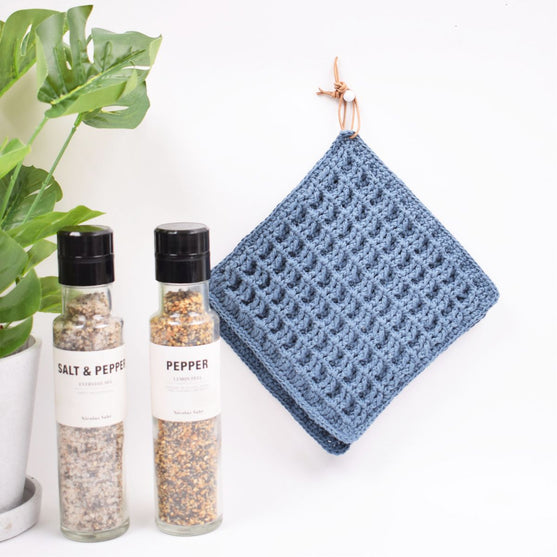 Potholder in Waffle Pattern 8/4
3