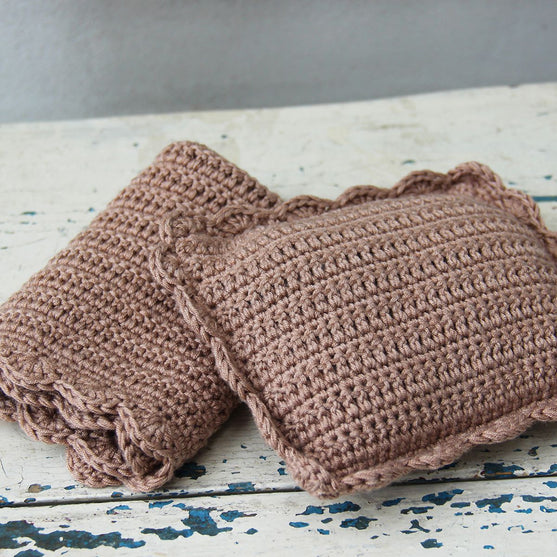 Teddy with blanket and pillow - Basse
3