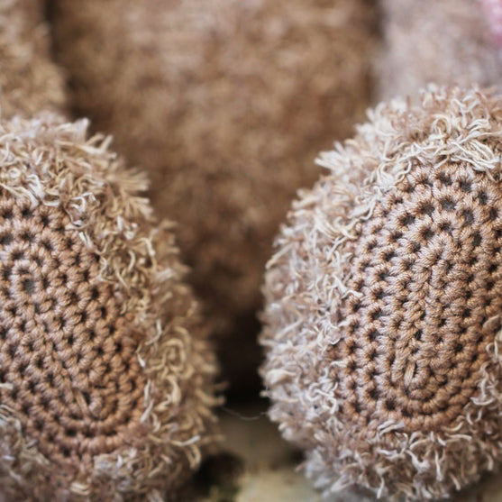 Teddy med tæppe og pude - Basse
6