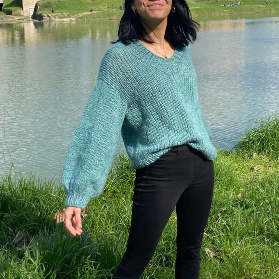 Charlotte - V-neck sweater
3