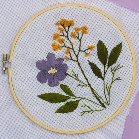 Embroidery Ring with Fabric - Hobbii
5