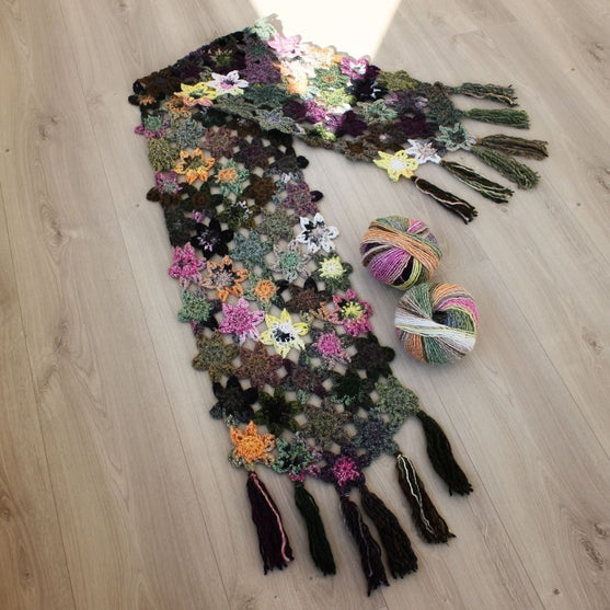 8030-388 Châle À Fleurs
1