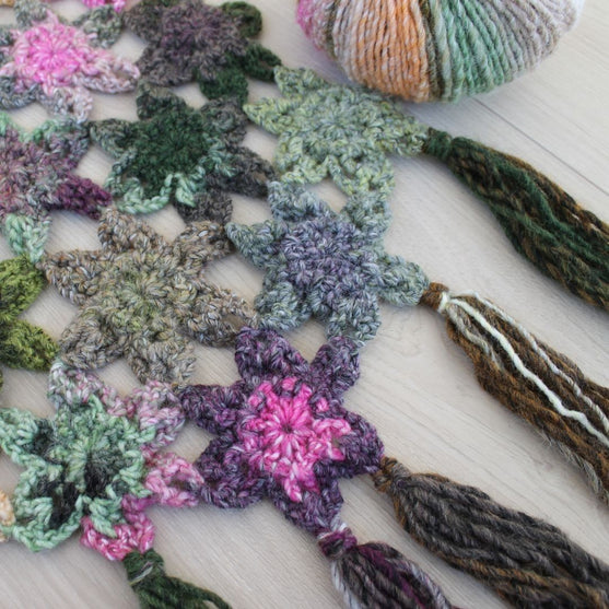 8030-388 Châle À Fleurs
3