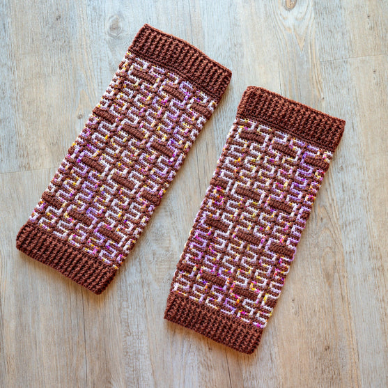 Twisted Maze - Leg Warmers
8