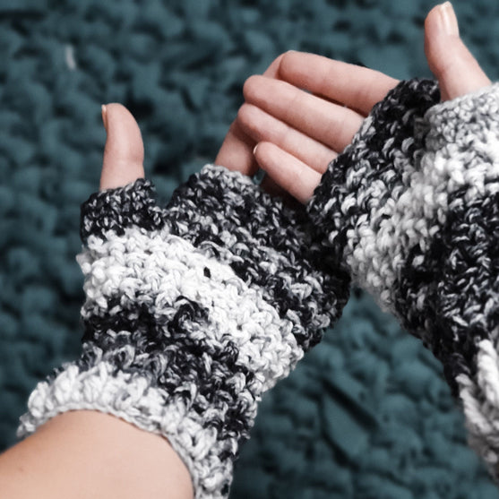 Salt and Pepper - Fingerless Gloves
5