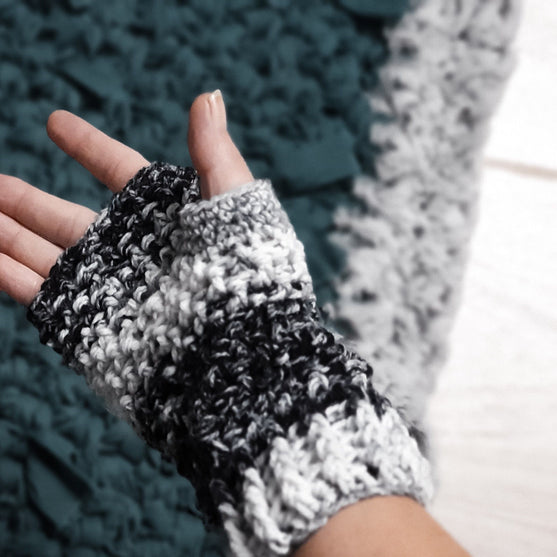 Salt and Pepper - Fingerless Gloves
4
