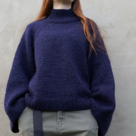 Deep Tide - Sweater
5