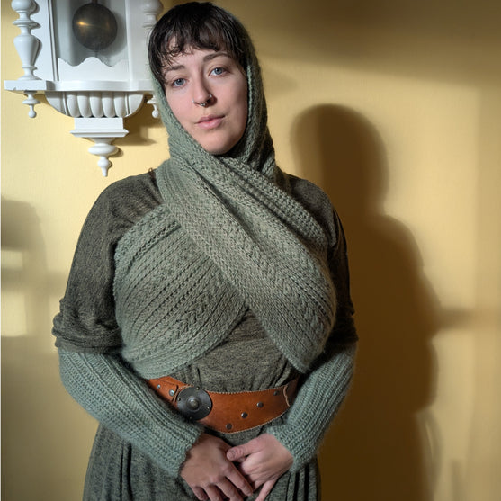 Tröska - Sweater Shawl
4