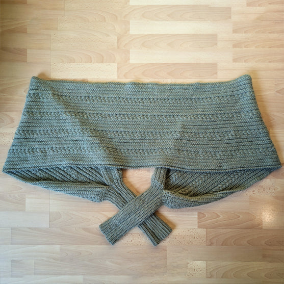 Tröska - Sweater Shawl
7