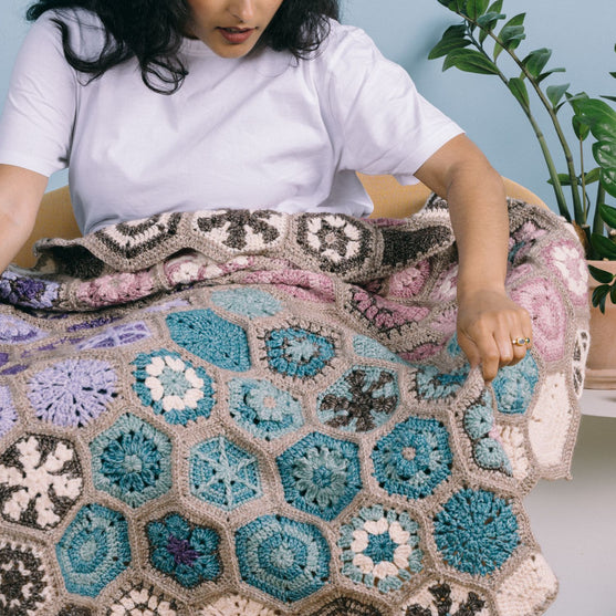 Aura - Motif Lapghan - #FrostandBloomCAL
10