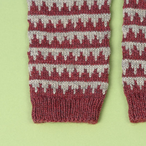Arm Warmers in Fair Isle Pattern
7