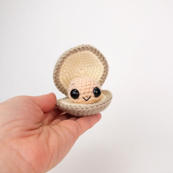 Cleo the Clam
2