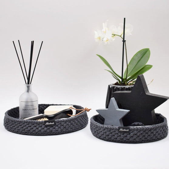 Decoration trays with round leather base
3