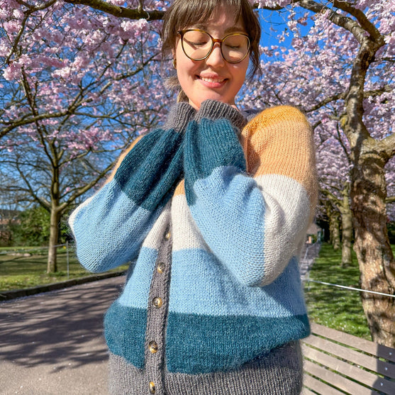 Brede Striber - Short Cardigan
2