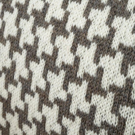 Letland - Pillow with cross pattern
5