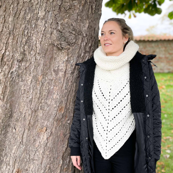 Diva - Shawl with collar
8