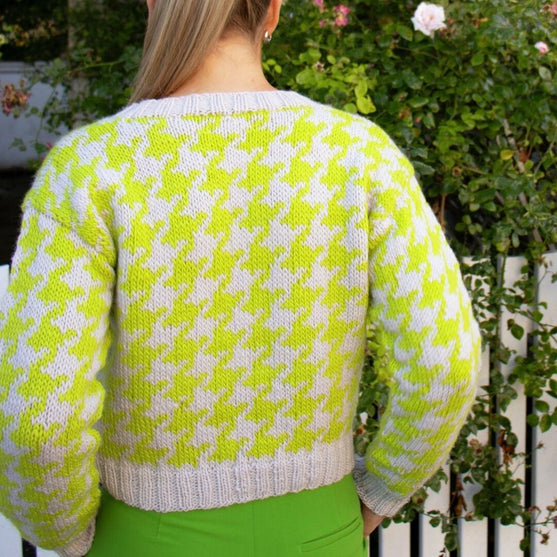 457-03 Akita sweater
5