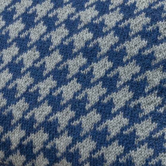 Island - Pillow with houndstooth pattern
4