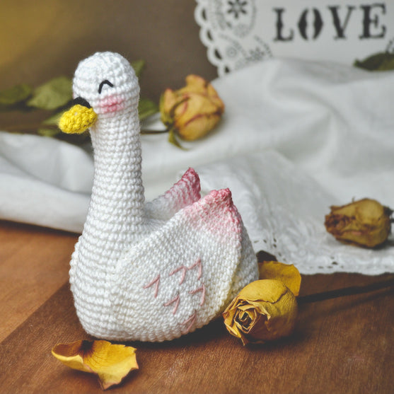 Valentina - Swan
1