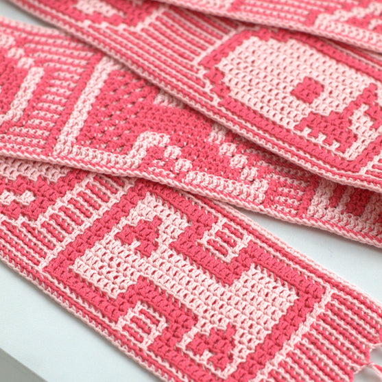 Hooked on You - Scarf
7