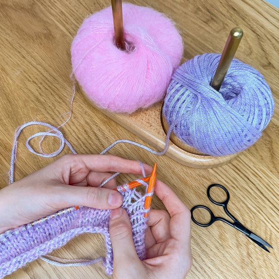 Duo Yarn Holder - Wooden - Hobbii
7