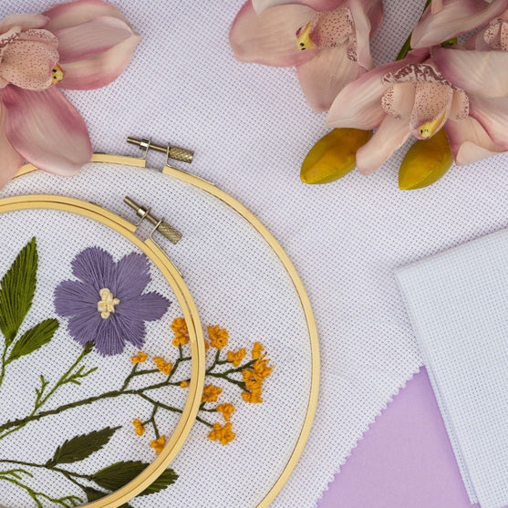 Embroidery Ring with Fabric - Hobbii
2