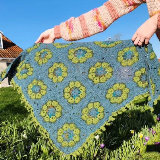 Blooming Garden - Shawl
4