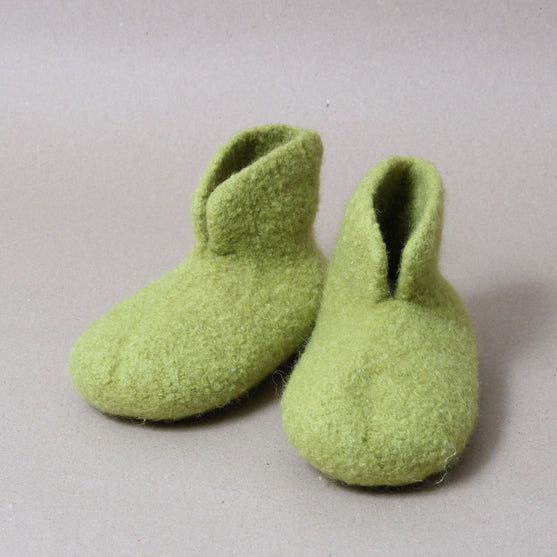 Chap - Crocheted children’s slippers
2