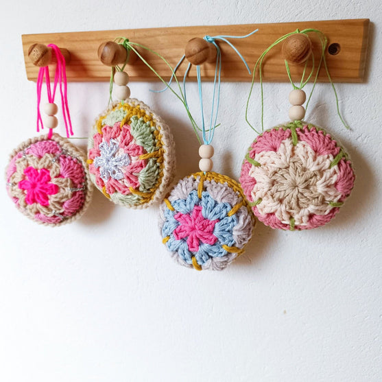 Skina - Christmas Baubles
7