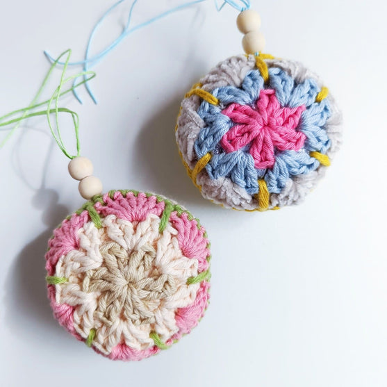 Skina - Christmas Baubles
2