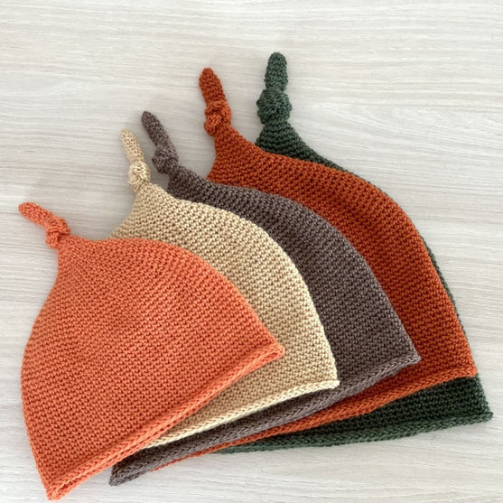 Baby hat with knot
2