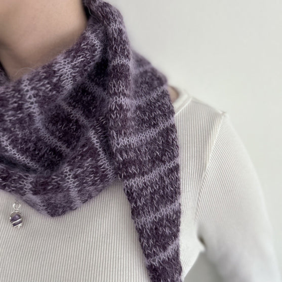 Frosted Violets - Petit Châle
4