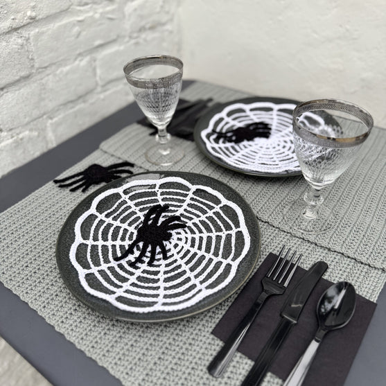 Halloween Spider - Table Settings
1