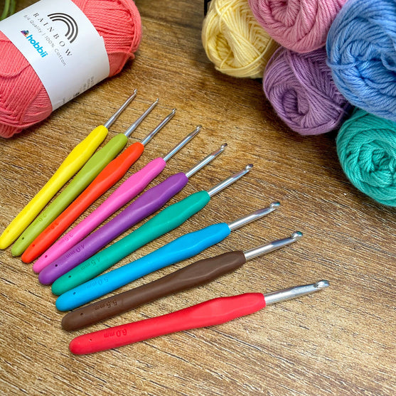 Easy Touch Crochet Hook Set - 9 sizes - Hobbii
12