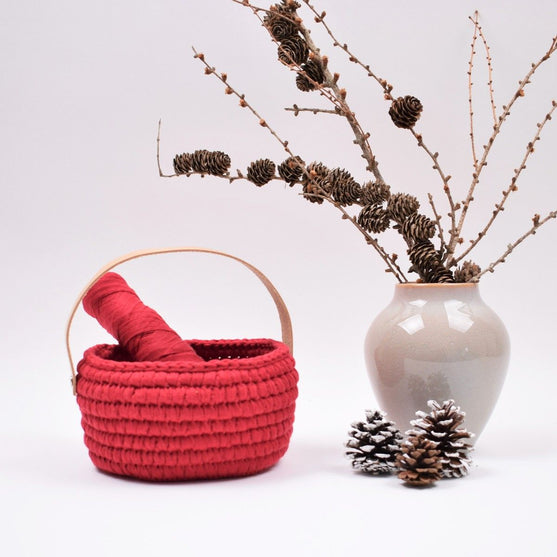Ribbon Christmas Basket with leather handle
2