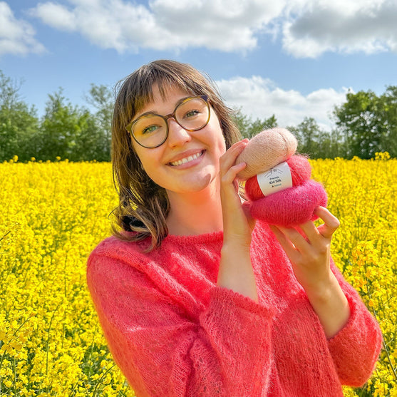 Martha Silk - Blouse with lace pattern
2