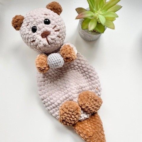 Ollie the Otter - Lovey
1