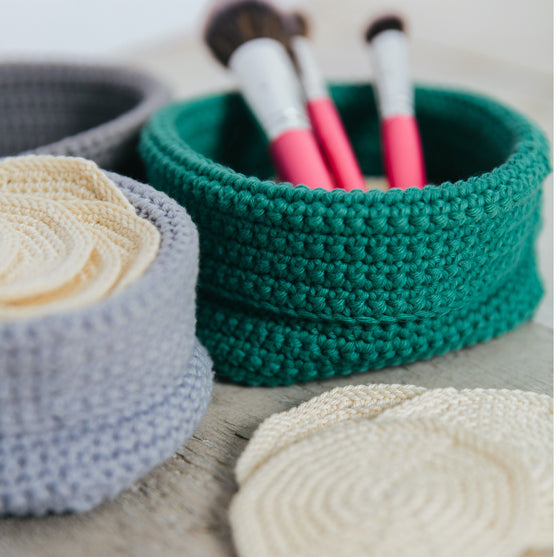 Make-up pads and pots
3