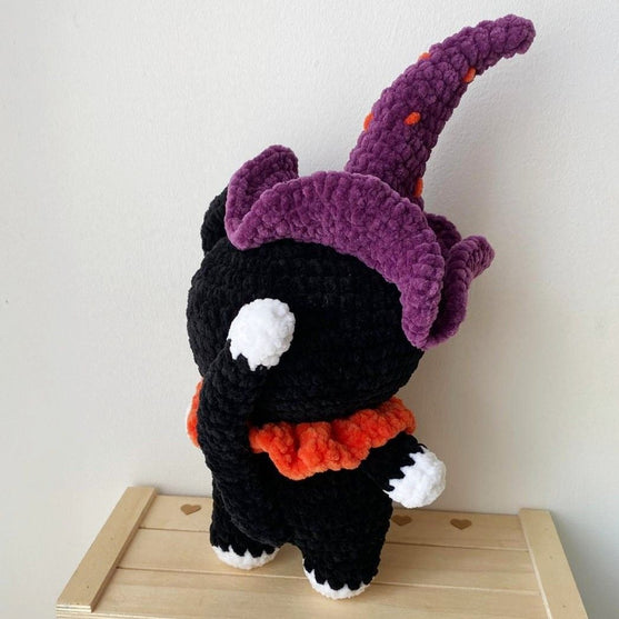 Willow - Halloween Cat
5