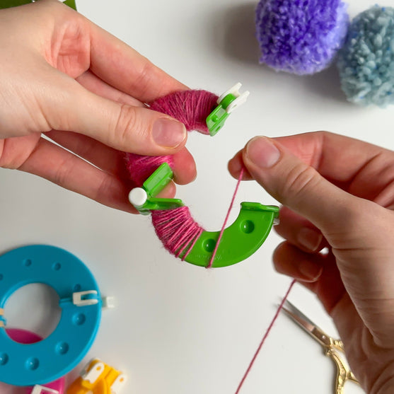 Hoop Pompom Maker Set - Hobbii
7