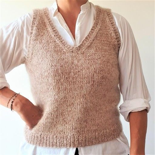 Betty - Vest
6