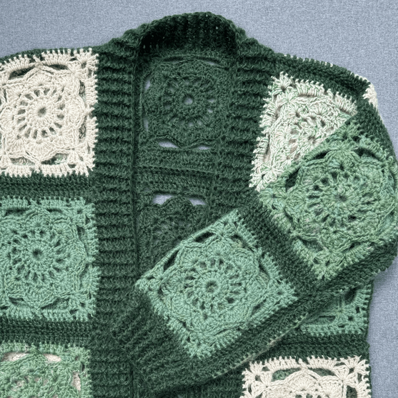 

Alma Square - Cardigan
4