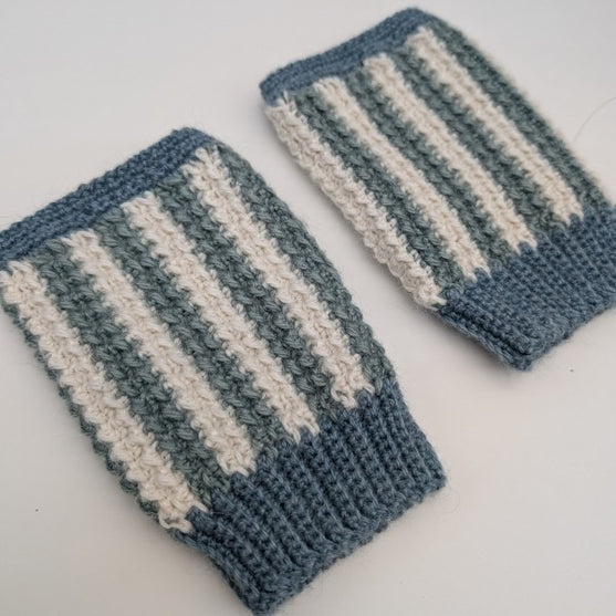 

Snowy Mitts - Fingerless Gloves
5