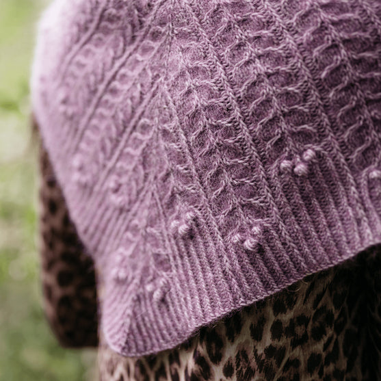 

Muse Shawl - Châle Triangulaire Texturé
4