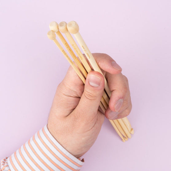 

Bamboo Tunisian Crochet Hook - 25 cm (9.8 in) - Hobbii
2