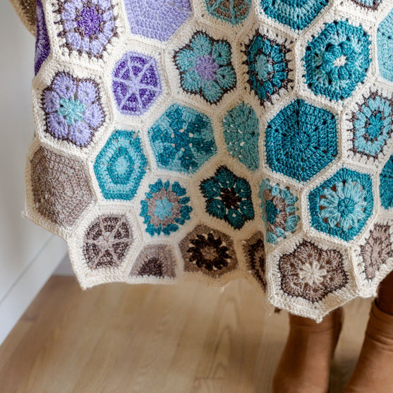 

Aura - Motif Lapghan - CAL
4