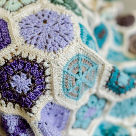 

Aura - Motif Lapghan - CAL
5