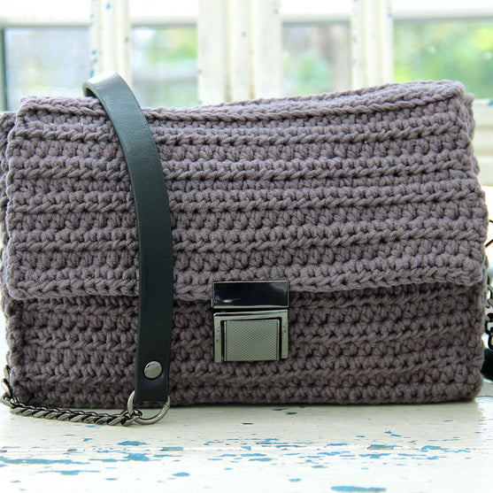 

Chanel Stitch Bag
4